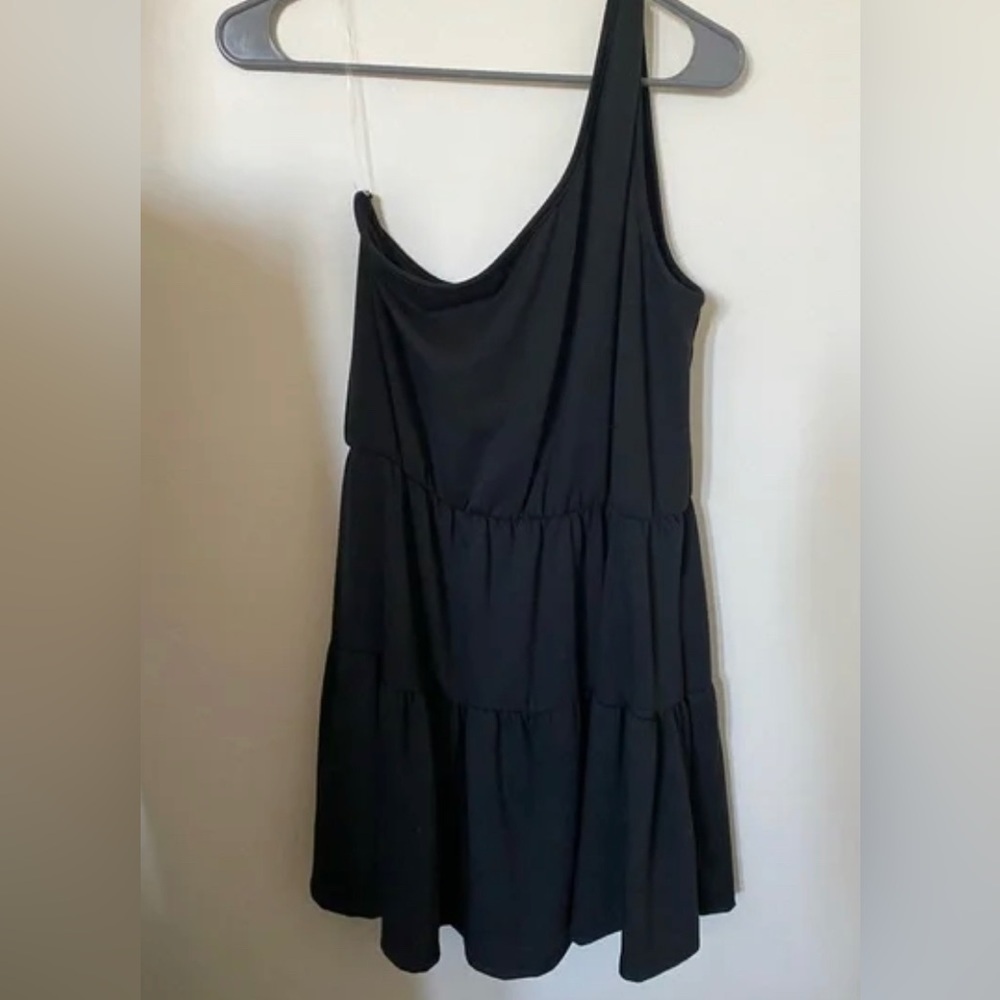 Fantastic Fawn 3 Tiered Off The Shoulder Dress Size Medium